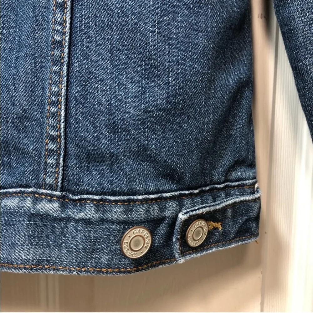 Gap Women's Sherpa-Lined Denim Jacket Medium Wash Jean Jacket S_11